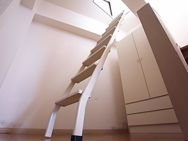 コンフォートリブのその他|ロフト行きの階段