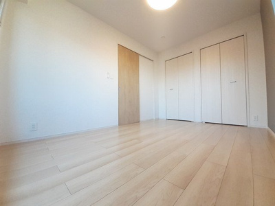 【内装】 | カームリー | 明るい色調の室内です