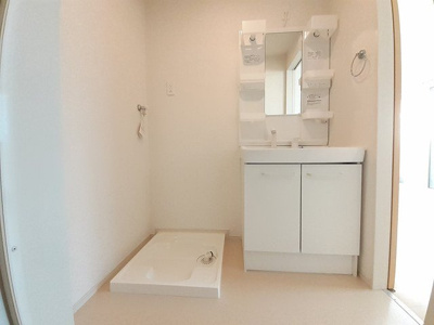 【洗面所】 | ココアガーデンⅡ | スペースが確保できる洗面所です