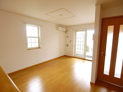 【居間・リビング】 | ドゥー・ビエント弐番館 | ゆったりとした居間です