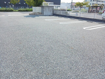 【駐車場】 | スカイ・ガーデンズ | 駐車場に車を止められます