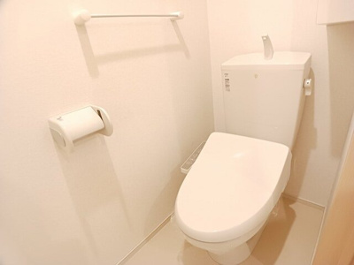 【トイレ】 | スカイ・ガーデンズ | 清潔感のあるトイレです