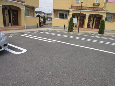 【駐車場】 | サン・フィオーレ大島Ⅰ | 車をお持ちの方に嬉しい駐車場付きの物件です