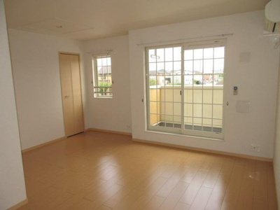 【居間・リビング】 | サン・フィオーレ大島Ⅰ | 使いやすいリビングです