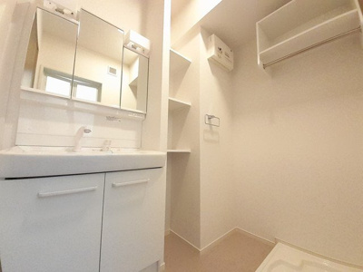 【洗面所】 | グリュック | 明るい洗面所です
