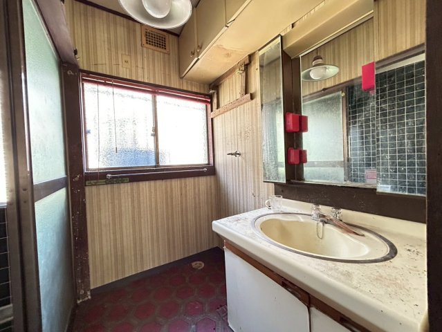 【洗面所】 | 小倉南区志井4丁目　中古戸建 | 使いやすい洗面所です