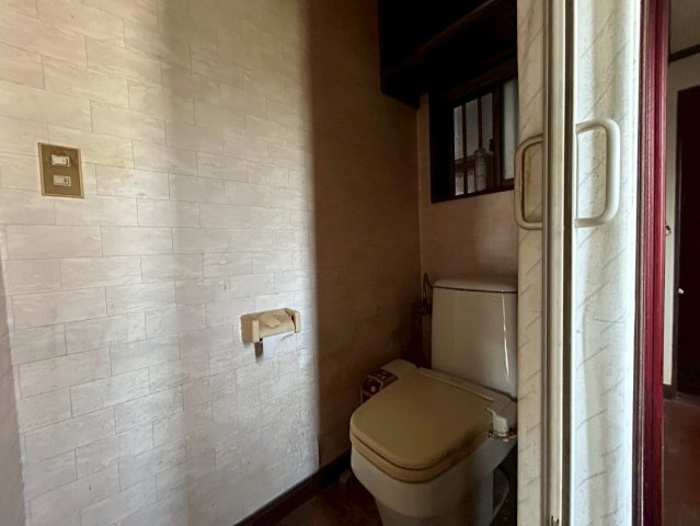 【トイレ】 | 小倉南区志井4丁目　中古戸建 | 清潔感のあるトイレです