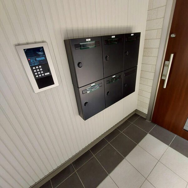 Ｃ－Ｆｌａｔｓの玄関