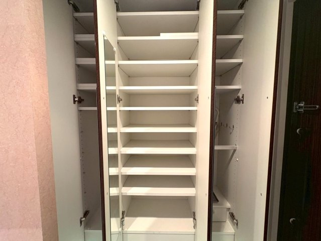 ◆琵琶湖眺望可能◆リビング広々２３帖以上の１ＬＤＫ◆ペット飼育可能◆ネバーランド大津ＧＲＡＮＢＡＹの収納|シューズボックス