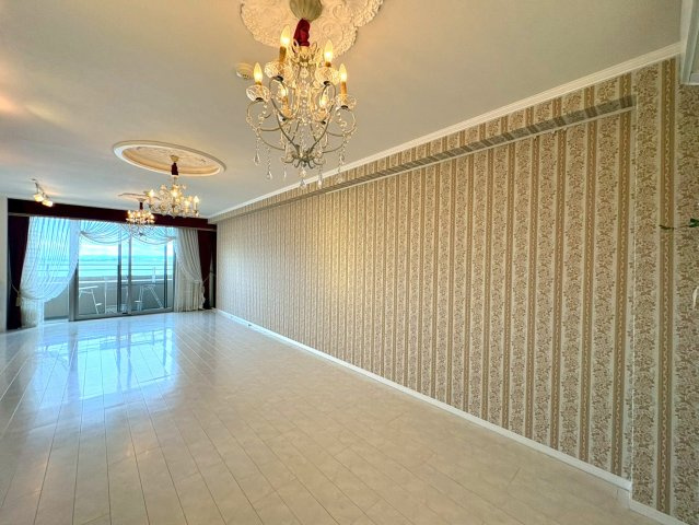 ◆琵琶湖眺望可能◆リビング広々２３帖以上の１ＬＤＫ◆ペット飼育可能◆ネバーランド大津ＧＲＡＮＢＡＹの居間・リビング|リビング