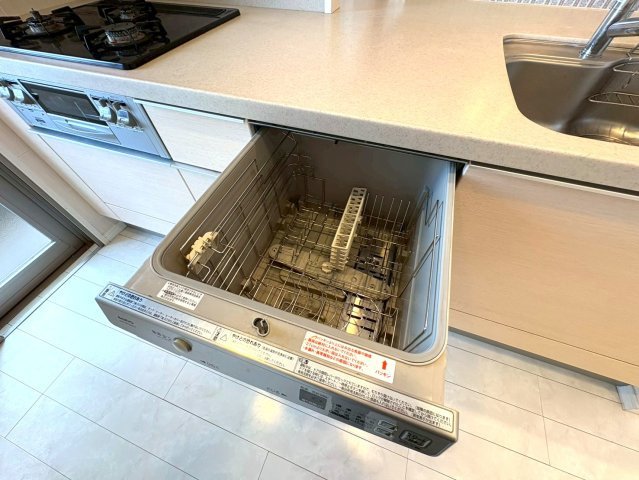 ◆琵琶湖眺望可能◆リビング広々２３帖以上の１ＬＤＫ◆ペット飼育可能◆ネバーランド大津ＧＲＡＮＢＡＹのキッチン|食器洗浄機