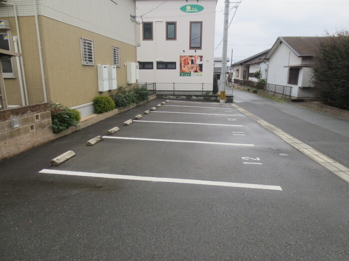 Sekuto B棟の駐車場|駐車スペースもあります☆