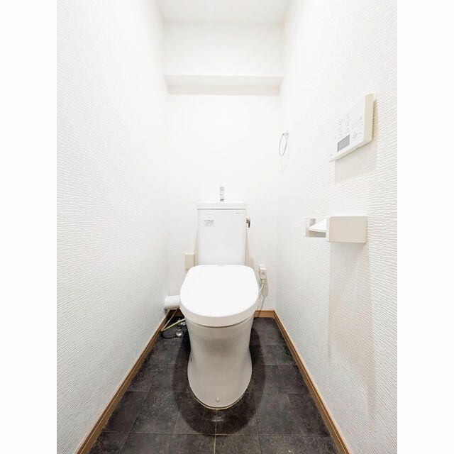 ライオンズマンション南平台のトイレ|■温水洗浄便座■窓付き