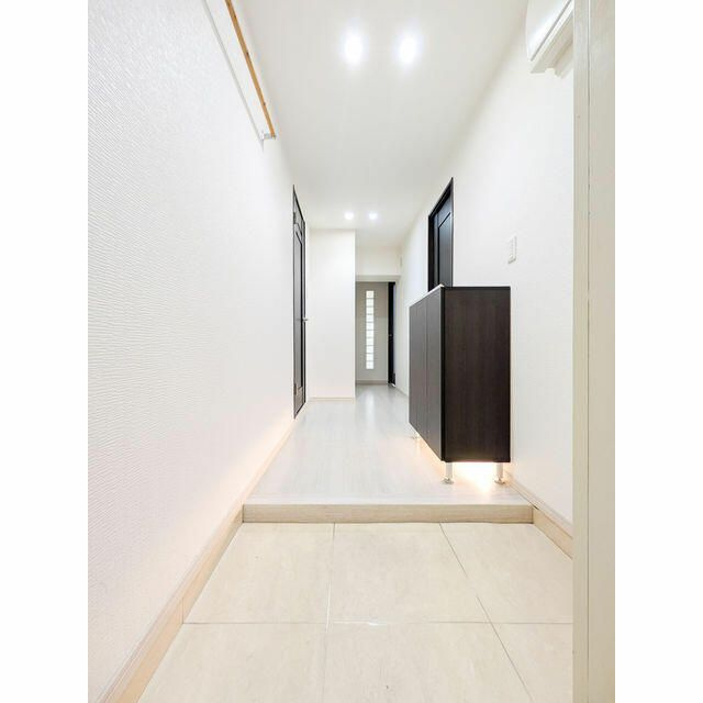 ライオンズマンション南平台の玄関|■モニタ付インターホン付き玄関■シューズクローゼット