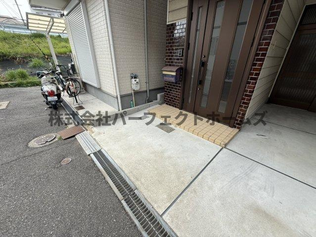 中木田町戸建　賃貸のエントランス|清潔なエントランスです