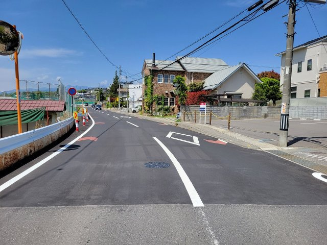 蟻ケ崎６丁目売土地の前面道路含む現地写真