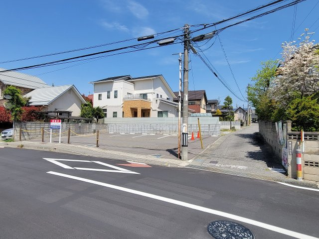 蟻ケ崎６丁目売土地の前面道路含む現地写真