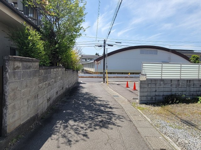 蟻ケ崎６丁目売土地の前面道路含む現地写真