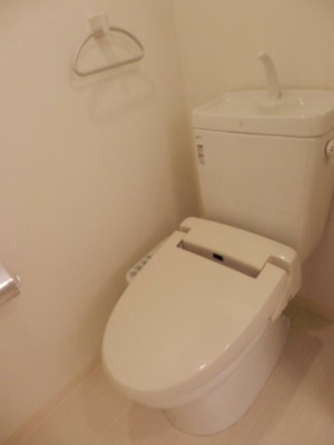 【トイレ】 | フュージョナル西荻窪 | 温水洗浄便座。