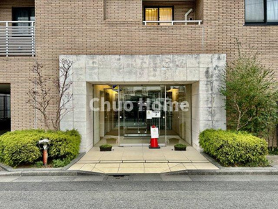 【エントランス】 | ウィルローズ瑞江クラース | 【エントランス】マンションのエントランスは、その物件の印象を決める、顔とも言える場所です。毎日通る場所ですからきれいなのが一番です。