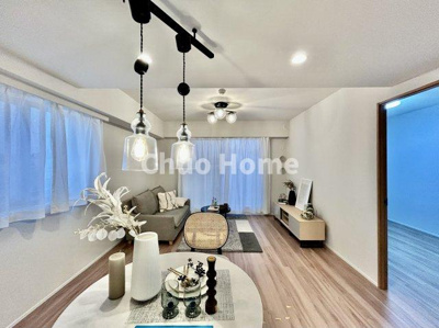 【居間・リビング】 | ウィルローズ瑞江クラース | 【リビングダイニング】一日の中で多くの時間を過すことになるリビングダイニングだからこそ、いつも穏やかな空間であることが必然。爽やかな通風と採光を存分に感じる事が出来る空間です。