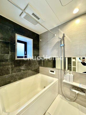 【浴室】 | ウィルローズ瑞江クラース | 【バスルーム】暖房換気乾燥機付きシステムバスルーム。暖房・冷風・換気・乾燥など、毎日を快適に過ごせるうれしい機能が揃っています。雨の日の洗濯物も安心です。