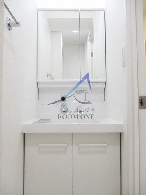 大森永谷マンションの洗面所|独立洗面台です。