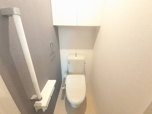 エムズ　サニーガーデンⅩⅩⅢのトイレ|温水洗浄便座付きです。