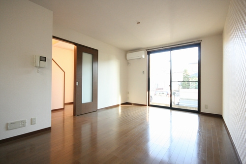 ドルフ桜丘2の居間・リビング