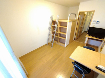 【居間・リビング】 | レオパレスグリーンⅢ | 2階以上は絨毯仕様です。