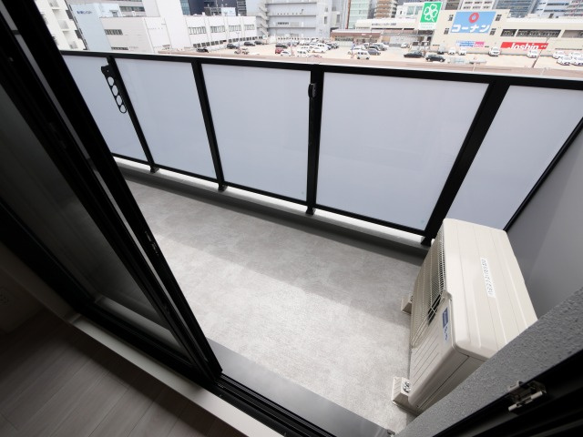 コンフォリア・リブ新大阪西宮原ソルテラスのバルコニー