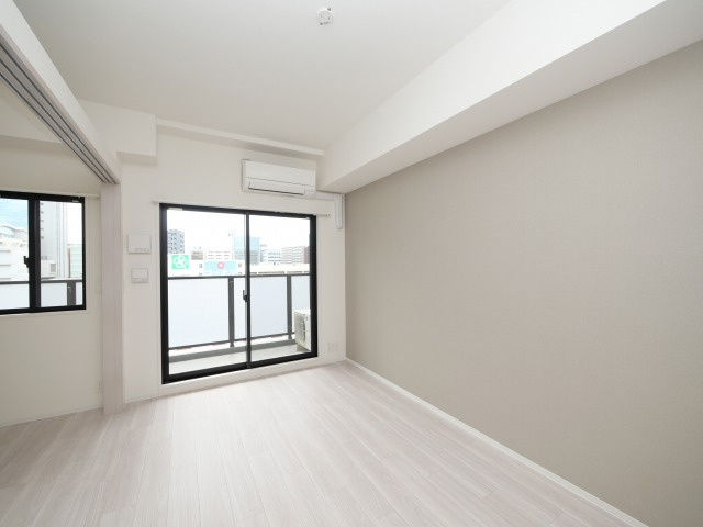 コンフォリア・リブ新大阪西宮原ソルテラスの居間・リビング