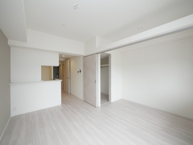 コンフォリア・リブ新大阪西宮原ソルテラスの居間・リビング