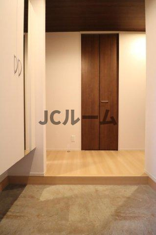 クオリティー西本町101の玄関