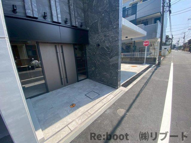 S-RESIDENCE原木中山azure(エスレジデンスバラキナカヤマアズール)の駐車場