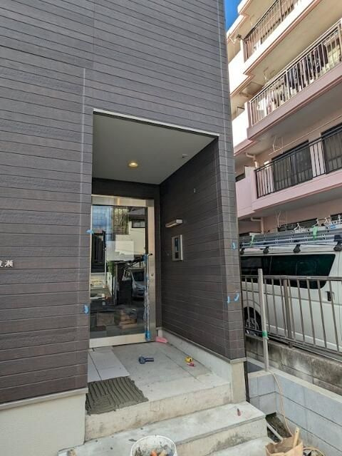 メゾン北綾瀬のエントランス
