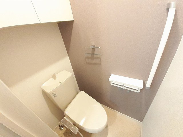 コージー　フラットⅡのトイレ|温水洗浄便座付きです。