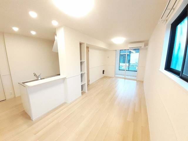 コージー　フラットⅡの居間・リビング|こちらのリビングで趣味の時間をお楽しみください