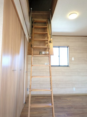 【収納】 | 九十九里町真亀　中古戸建 | 2階　ロフト階段