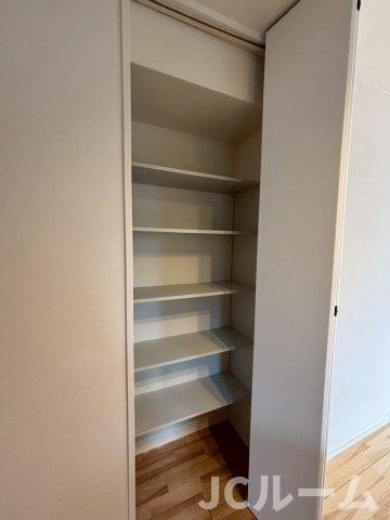 柏崎市松美１丁目のアパートの収納