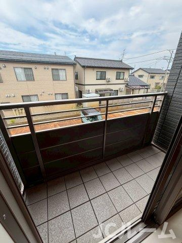 柏崎市松美１丁目のアパートのバルコニー