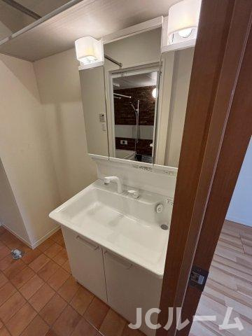 柏崎市松美１丁目のアパートの独立洗面台