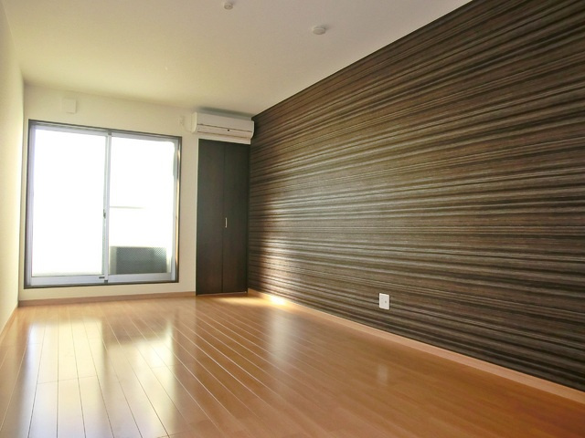 Ｒｉｏ　Ｂｒｉｓａの居間・リビング|オシャレなクロスを採用したモダンなリビング♪