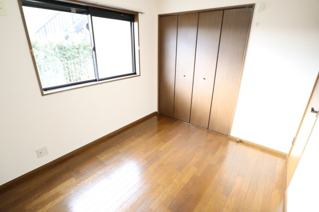 ルミエール二階堂の洋室