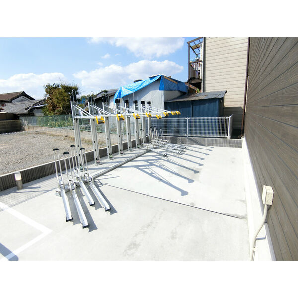 リブリ岸辺・OSAKAの駐車場