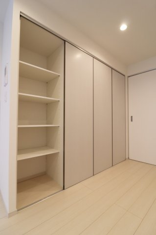 リブリ岸辺・OSAKAの洋室