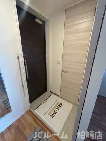 柏崎市松美１丁目のアパートの玄関|同間取り別の部屋の写真です