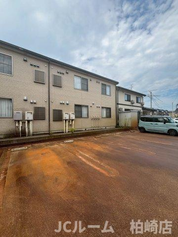 柏崎市松美１丁目のアパートの駐車場|同間取り別の部屋の写真です