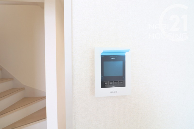 【設備】 | リーブルガーデン　あきる野市伊奈　新築　全15棟　1号棟 | TVモニター付きインターフォン♪