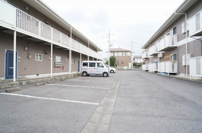 【駐車場】 | コーポ新田Ｃ | 駐車場に車を止められます